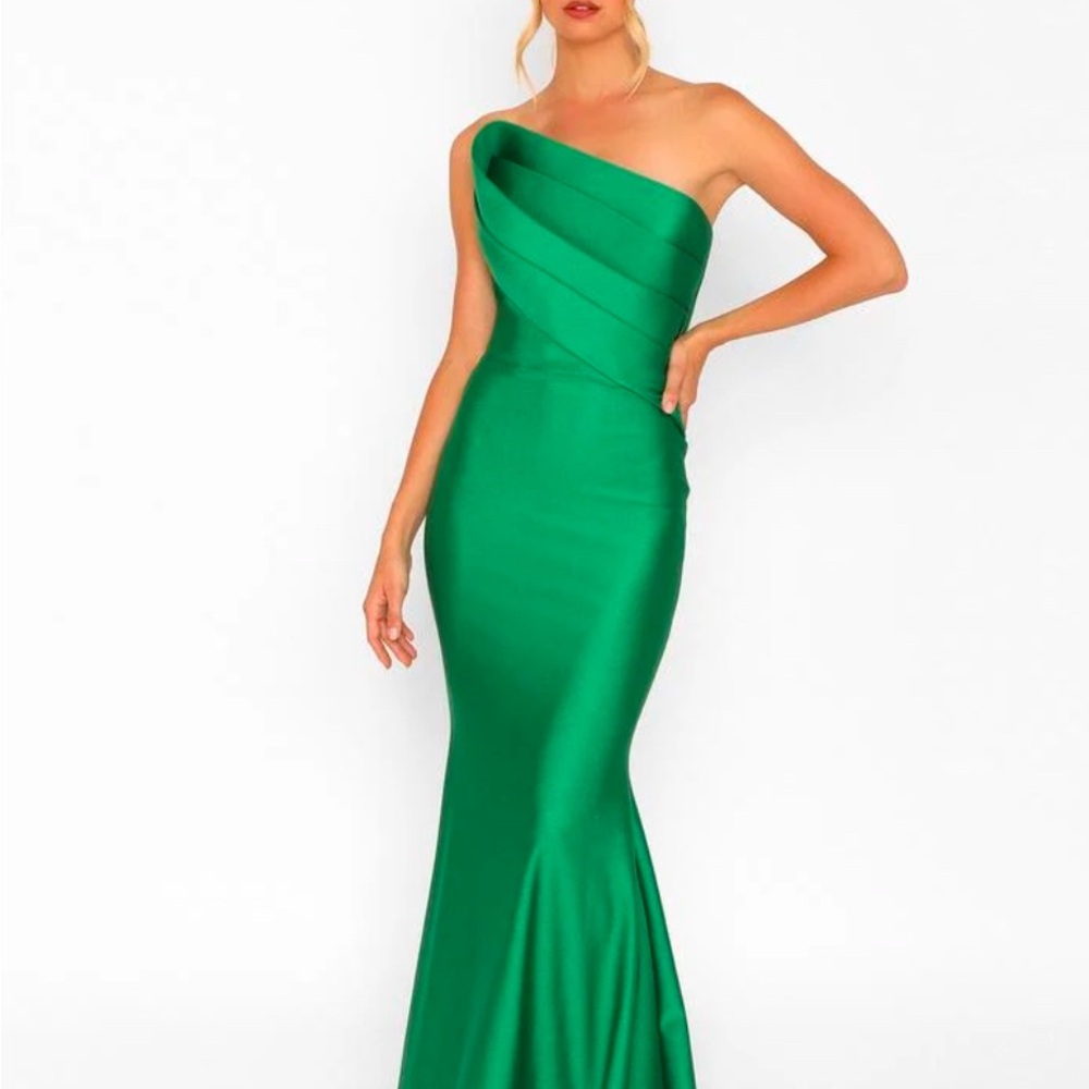 Nicole Bakti 7082 Kelly Green Formal Gown